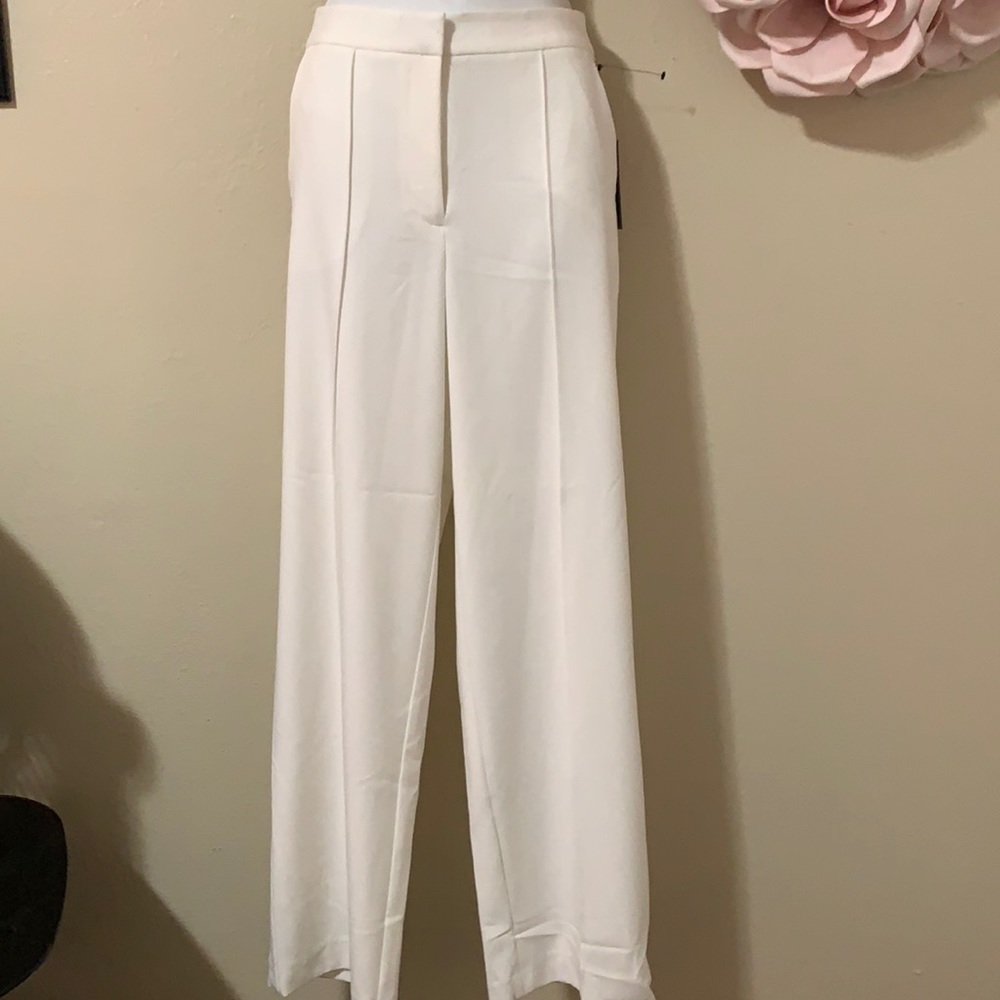 🆕 VINCE CAMUTO White Pants